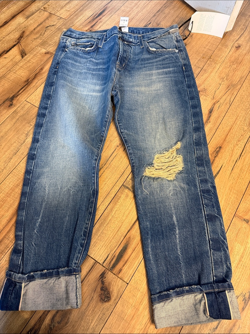 Women’ Distressed Jeans